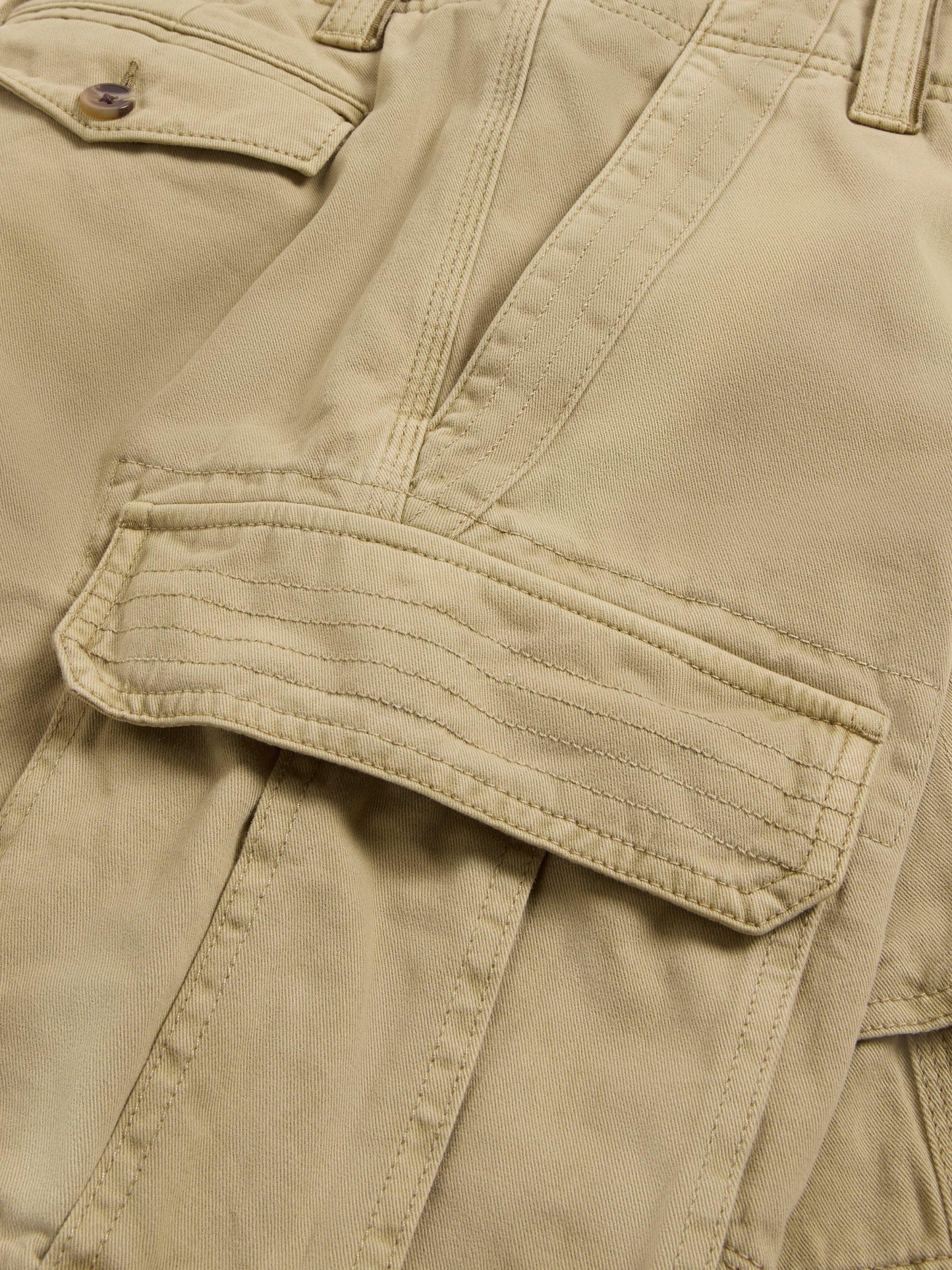 White Stuff Halsall Organic Cargo Short in Light Natural