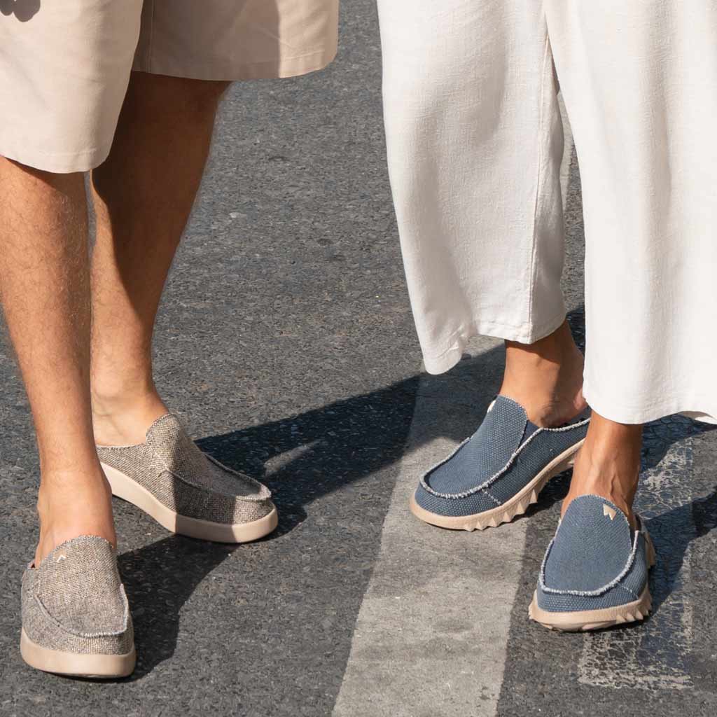 Kick Back Chaise Classic in Navy Woven Canvas